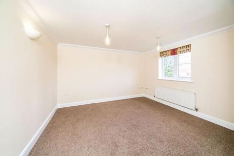 2 bedroom apartment to rent, Lacey Close ,Edmonton London N9
