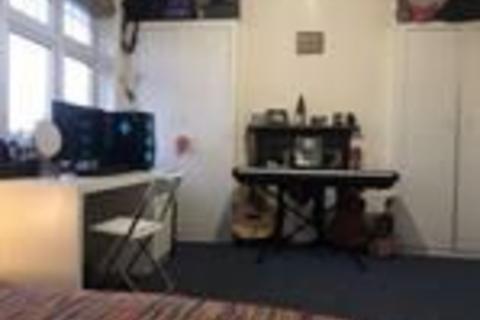 4 bedroom semi-detached house to rent, Somerset Road, Hendon, NW4 4EP