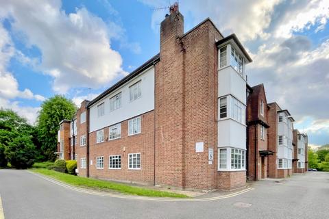 3 bedroom flat for sale, Cecil Close, Mount Avenue, W5