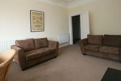 3 bedroom flat to rent, Montgomery Street, Edinburgh