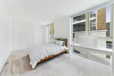 2 bedroom apartment to rent, Liner House, Royal Wharf, London, E16