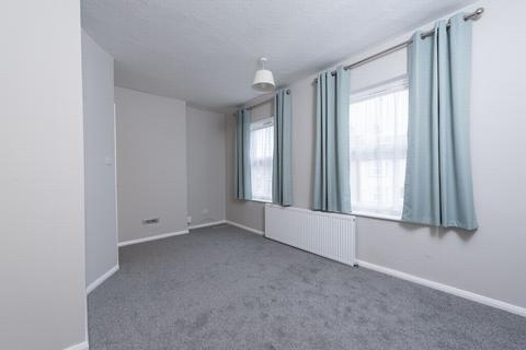 3 bedroom detached house to rent, Peabody Road, Farnborough, GU14
