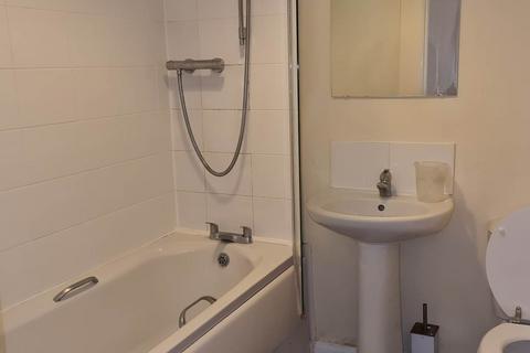 1 bedroom flat to rent, stock street