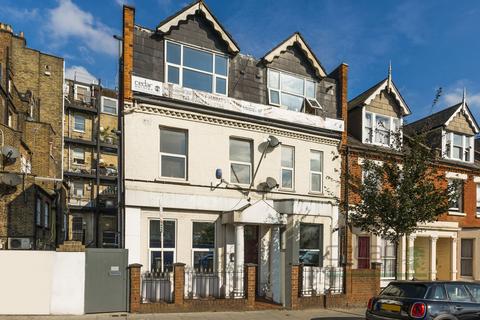Studio to rent, Blackburn Road, West Hampstead NW6