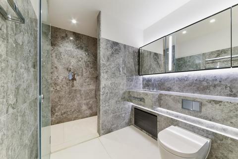 Studio to rent, Lincoln Square, Portugal Street, London, WC2A