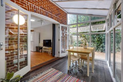 2 bedroom house share to rent, Superb Modern Cottage Style House Fantastic Location 5 Double Bedrooms (whole house)