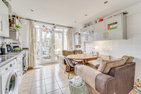 4 bedroom terraced house to rent, Langford Close, Hackney, London