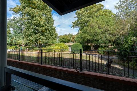 2 bedroom flat to rent, McKenzie Court, Maidstone, ME14