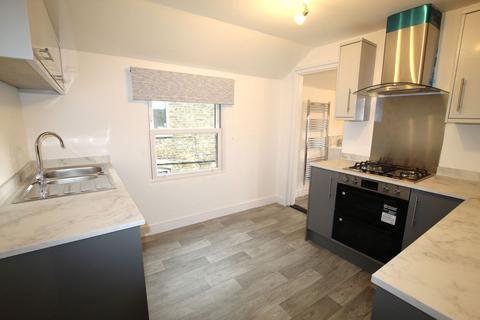 3 bedroom flat to rent, High Street