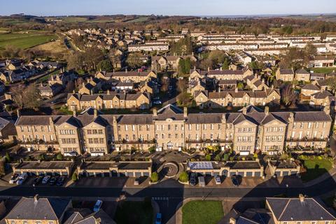 Howard House, Lyons Road