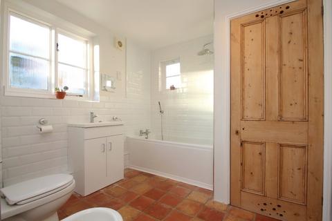 2 bedroom cottage to rent, Monkton Street, Monkton, Ramsgate