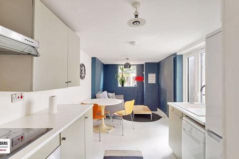 2 bedroom flat to rent, Worsley Road, Leytonstone E11