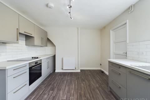 3 bedroom terraced house to rent, Maynewater Square, Bury St Edmunds, IP33