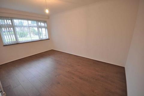 3 bedroom semi-detached bungalow to rent, Toddington Crescent, Chatham