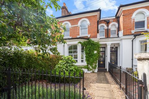 3 bedroom terraced house to rent, Grove Road, Windsor, Berkshire