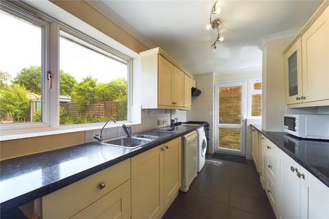 3 bedroom bungalow to rent, Swains Close, Tadley, Hampshire, RG26