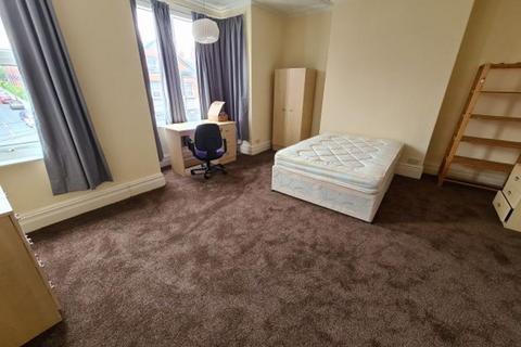 6 bedroom house to rent, Brudenell Road, Leeds