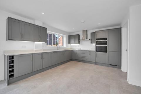 4 bedroom detached house to rent, Cherry Tree Close, Chippenham, Ely