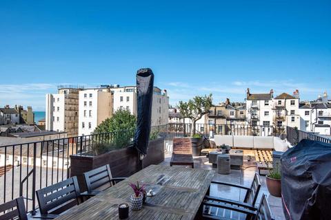 2 bedroom flat to rent, Brunswick Square, Hove