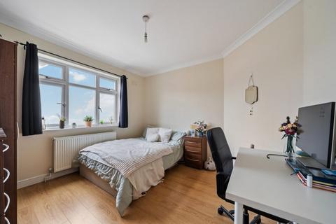 4 bedroom terraced house to rent, Seely Road, London SW17