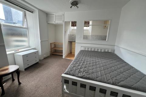 Studio to rent, The Terrace, Torquay TQ1