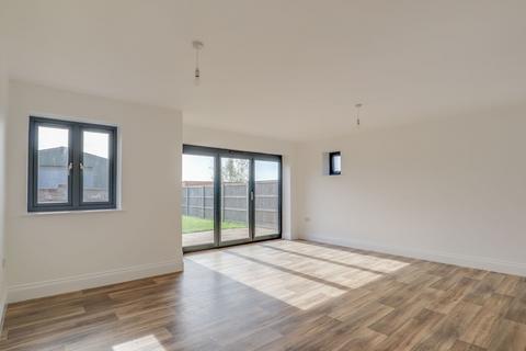 3 bedroom detached house to rent, Main Street, Coveney, CB6
