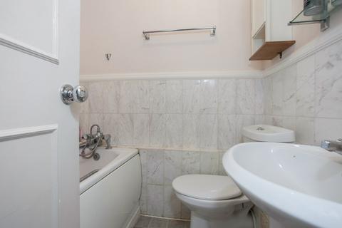 Studio to rent, Woburn Place, London WC1H