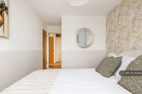 2 bedroom apartment to rent, Chandos Road, London, E15