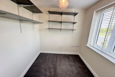 4 bedroom detached house to rent, Centenary Fields, Tadley RG26