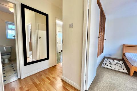 2 bedroom flat to rent, Redesdale Gardens, Leeds, West Yorkshire, LS16