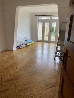 5 bedroom semi-detached house to rent, Burns Way, Hounslow