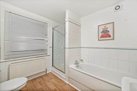 1 bedroom in a house share to rent, Lanark Place, London W9