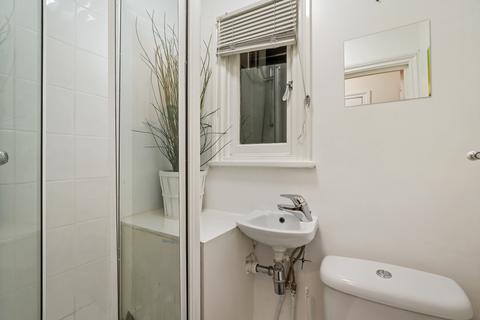 1 bedroom in a house share to rent, Lanark Place, London W9