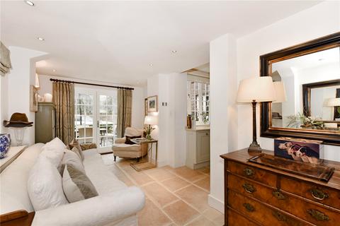 4 bedroom terraced house to rent, Little Shardeloes, High Street, Old Amersham, Buckinghamshire, HP7