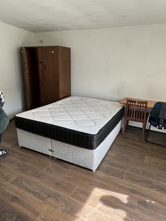 Garage to rent, Moulton Avenue, Hounslow TW3