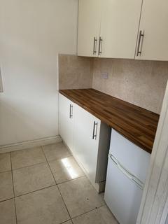 Garage to rent, Moulton Avenue, Hounslow TW3