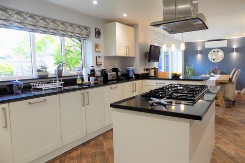 4 bedroom detached house for sale, Spire View, Bottesford