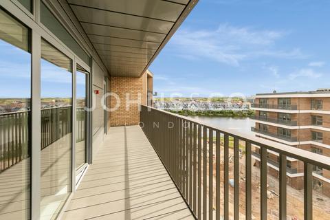 2 bedroom apartment to rent, Bankside Gardens, Reading, London, RG2
