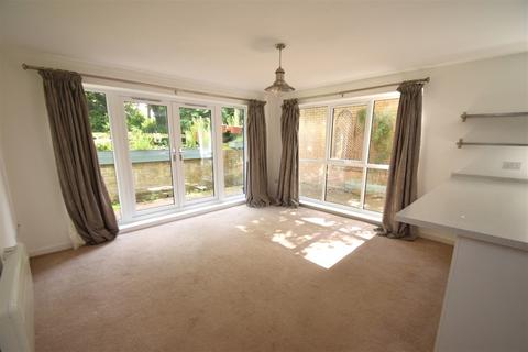3 bedroom flat to rent, Banister Park
