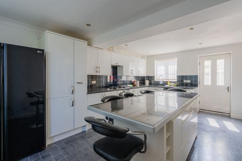 3 bedroom terraced house to rent, Shambles Drive, Copplestone, EX17