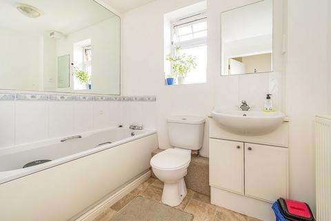 2 bedroom flat for sale, Cable Street, Hampshire SO50