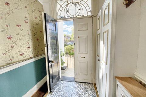 2 bedroom apartment to rent, High Street, West Malling ME19