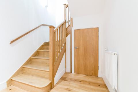 2 bedroom apartment to rent, Centurion Tower, Canning Town E16