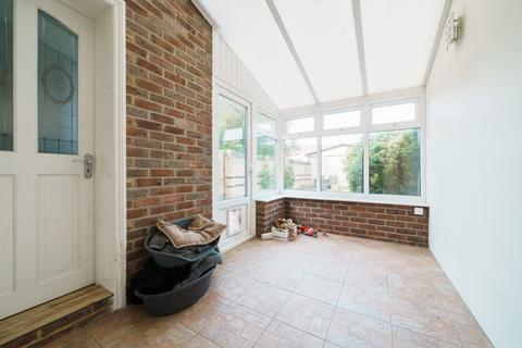 3 bedroom end of terrace house to rent, Selsey Avenue, Gosport, PO12 4DL
