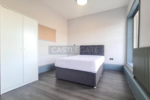 1 bedroom in a flat share to rent, Merchants Hall, St George Square, Huddersfield, HD1 1JF