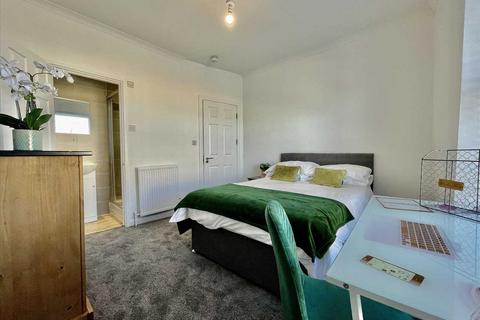 2 bedroom apartment to rent, North Road East, Plymouth