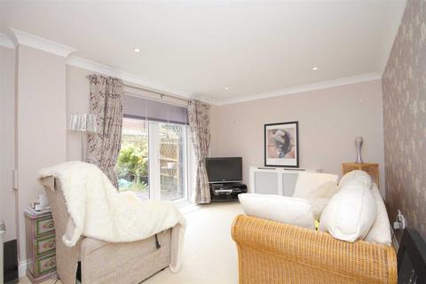 2 bedroom semi-detached house to rent, Cherry Orchard, Whitchurch