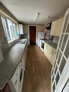 3 bedroom terraced house to rent, Humberstone Road, E13