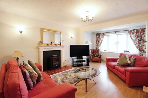 4 bedroom detached house for sale, North Meadow Road, Cricklade, SN6