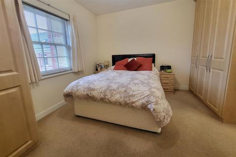 2 bedroom flat for sale, Blackwell Close, Winchmore Hill, N21